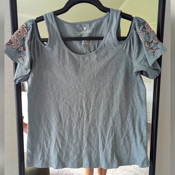 AE off shoulder top - Picture 1 of 3